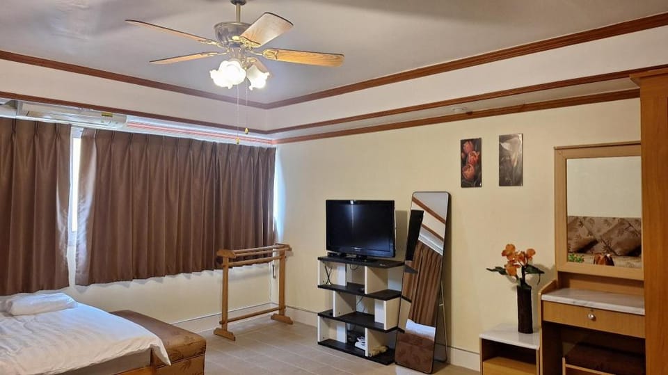 Popular Muang Thang Condo,BuildingC5 Hotel in Bangkok
