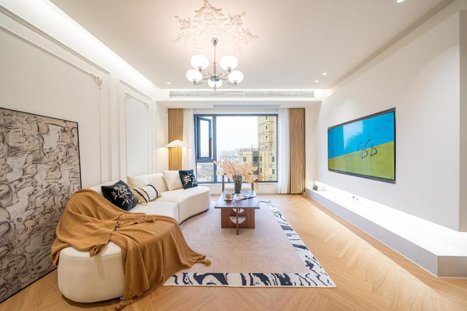 CityHome-3BRs,The Bund,Skyline View with Balcony Apartment in Shanghai