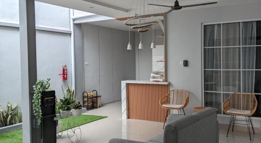 NiEr Guesthouse Zwei Hotel in East Java