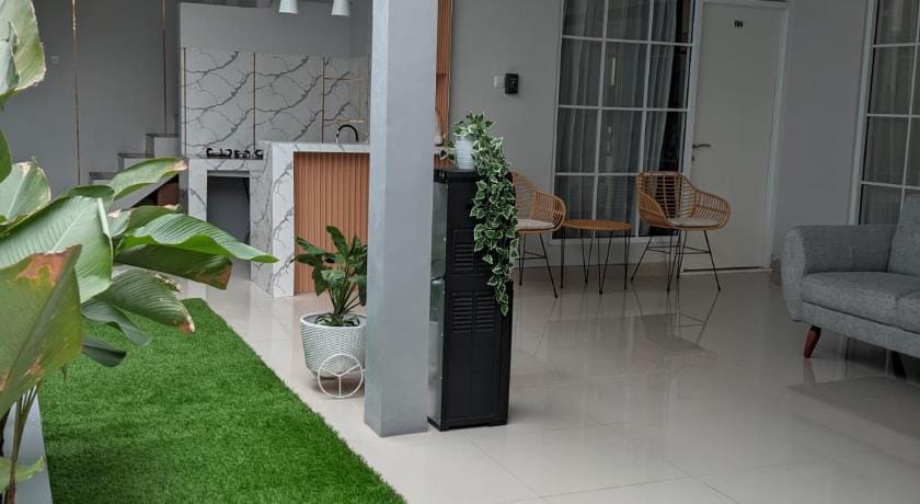 NiEr Guesthouse Zwei Hotel in East Java