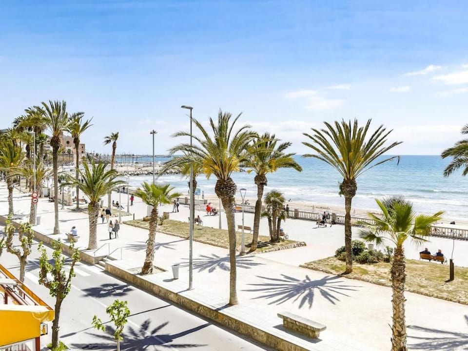 Cozy apartment on the beachfront, LILIANE Apartment in Sitges