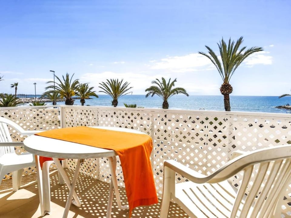 Cozy apartment on the beachfront, LILIANE Apartment in Sitges