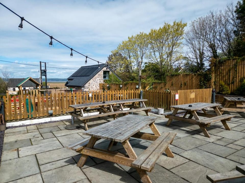 Welcome Lodge - 1 Bedroom Cottage - Llanrhidian Country House in Wales