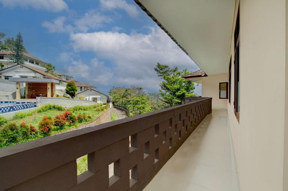 OYO 94582 Villa Beringin Puncak Hotel in Cisarua