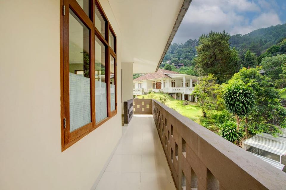 OYO 94582 Villa Beringin Puncak Hotel in Cisarua