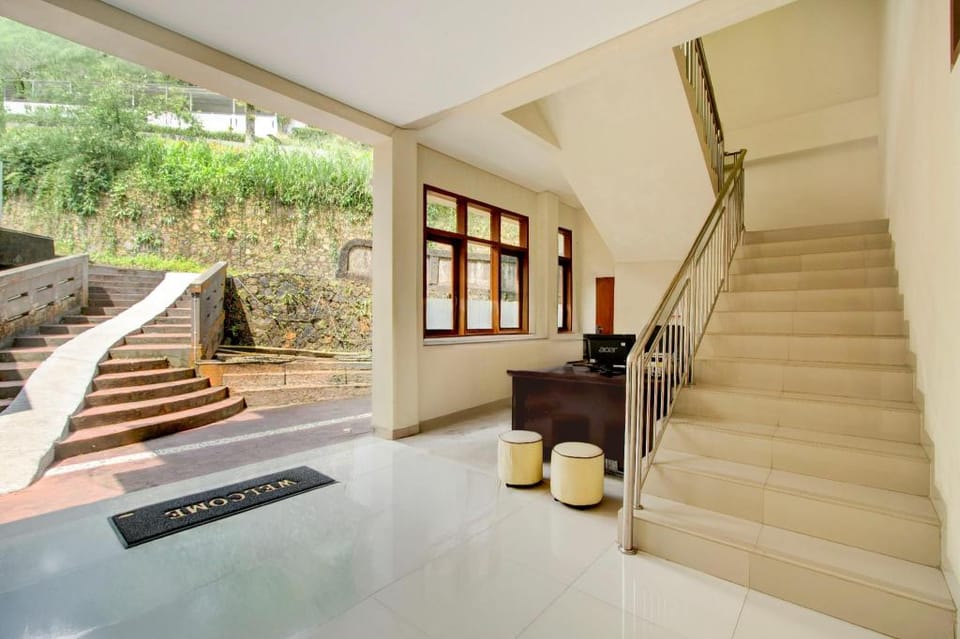 OYO 94582 Villa Beringin Puncak Hotel in Cisarua