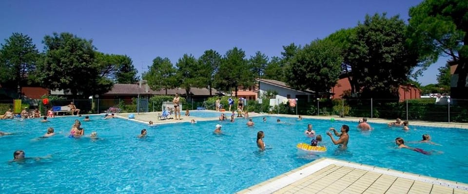 Adorable Apartment with Pool Great for 6 Friends or Family Hotel in Bibione