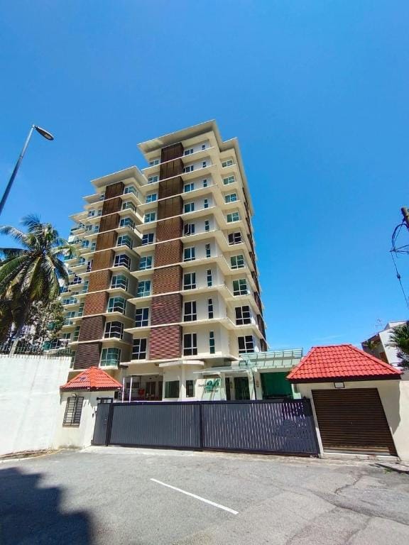 B8 | Near KLCC & TRX | Bohemian | 16pax Apartment in Federal Territory of Kuala Lumpur