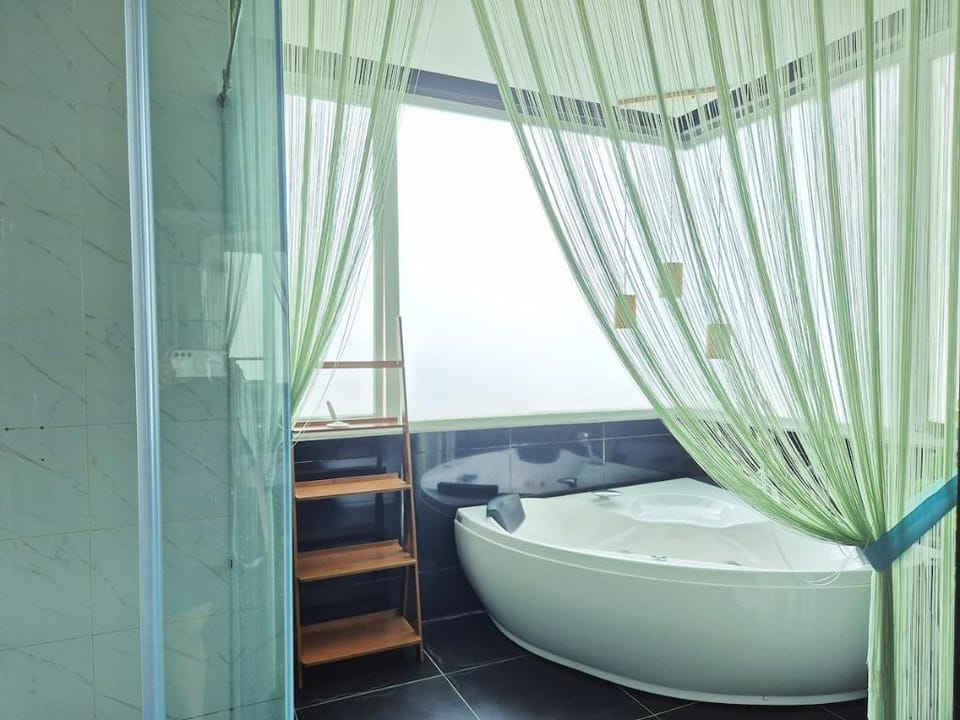B8 | Near KLCC & TRX | Bohemian | 16pax Apartment in Federal Territory of Kuala Lumpur