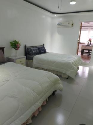 Two Queen bed, Neo Calapan Apartment in Calabarzon