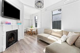 Peaceful 2 bedroom with private backyard and BBQ Vacation rental in Sydney