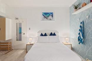 Beach front ocean breeze studio with aircon Vacation rental in Sydney