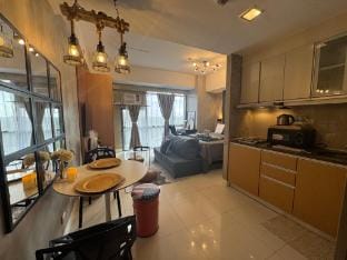 Chic Viceroy Studio | Pool, Gym, Netflix Vacation rental in Makati