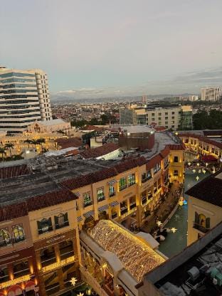 Spacious Staycation with venice grand canal view Vacation rental in Makati