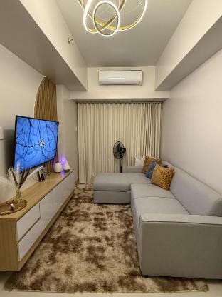 JCGlamorous/2BD,1BTH/Wifi/Netflix/5StarBnB Apartment in Pasay