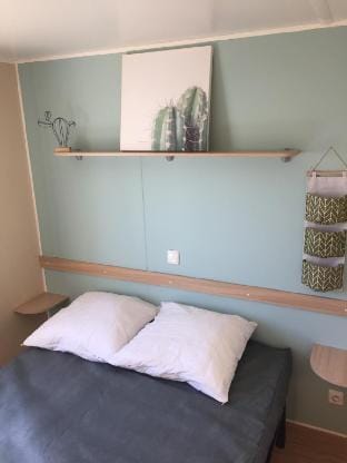 Tropical Bungalow 2: air cond+heated pools+sea Vacation rental in Occitanie