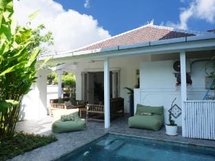 Villa The White House Seminyak Villa in Kuta