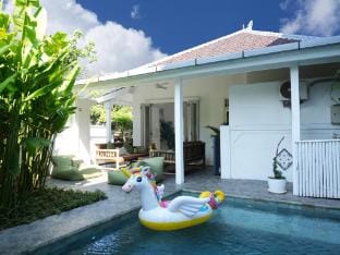 Villa The White House Seminyak Villa in Kuta
