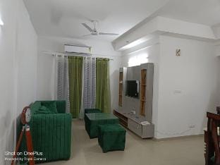 VacationBuddy Furnished Luxurious 3 BR Apt Delhi Vacation rental in Delhi