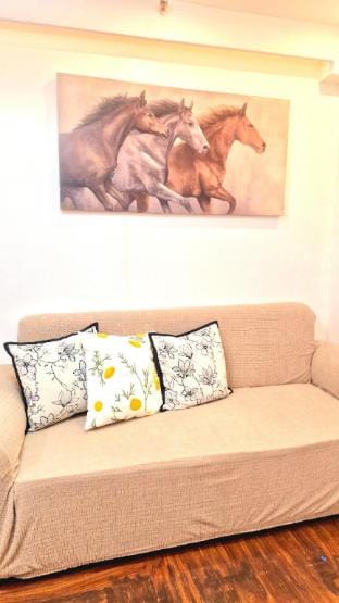 U326 1BR or 2BR with Netflix, Prime & KTV Vacation rental in Pasig