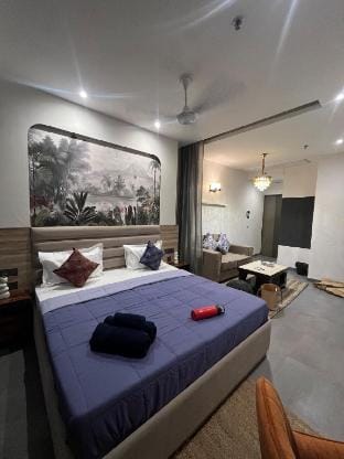 Soham @28th | Luxurious Studio With Panoramic View Vacation rental in Noida