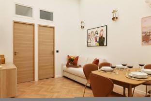 Lavie Maison Glass Roof Flat AC Hot Tub Apartment in Paris