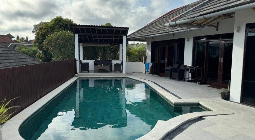 Surf Bali Villa Hotel in Bali