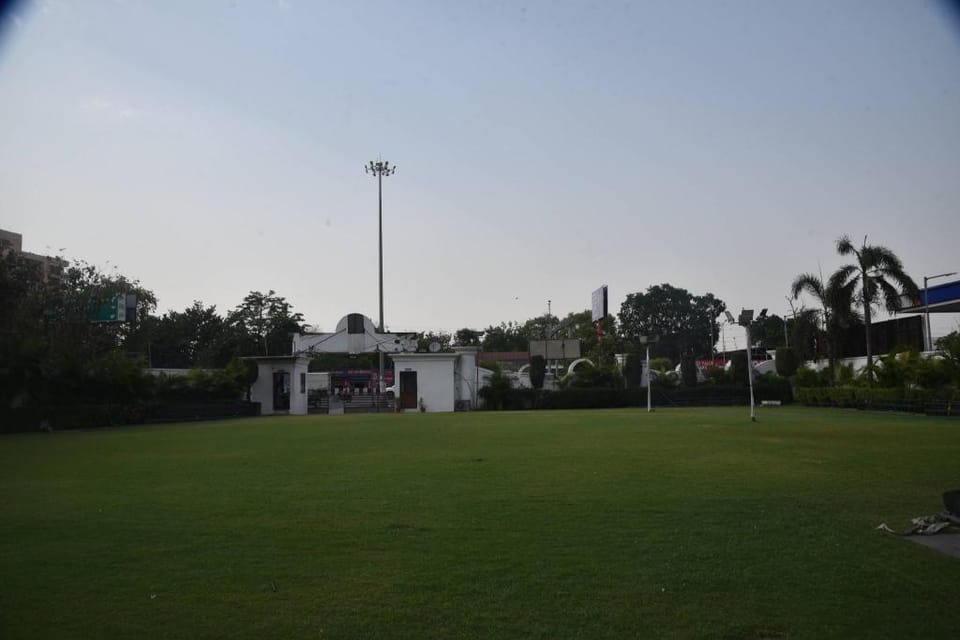 Grand Pinnacle Hotel in Lucknow