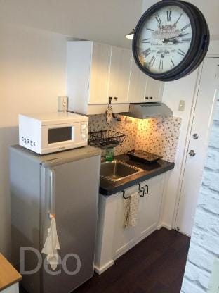 Taal-View French-Country Tagaytay w/ Fibr &Netflix Apartment in Tagaytay
