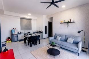 Breezy Urban @6pax SeaView InfinityPool Georgetown Vacation rental in George Town