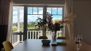 Tranquil Seaview Garden Retreat, Close to Beach Vacation rental in Auckland