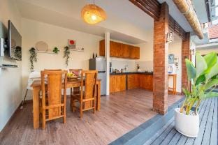 Stylish Three Bedroom Villa Near Canggu Vacation rental in North Kuta