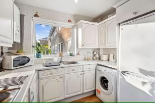 Two-Bed spacious Flat-2 min walk to tube station Apartment in Enfield