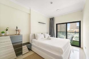 Luxury Marina Living with Pool  Gym   near the beach Apartment in Dubai