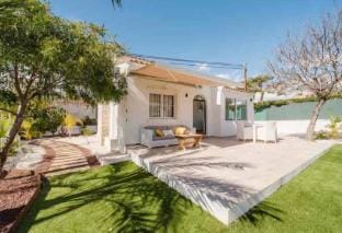 Bonito chalet mas estudio independiente en Busot Villa in Alacantí