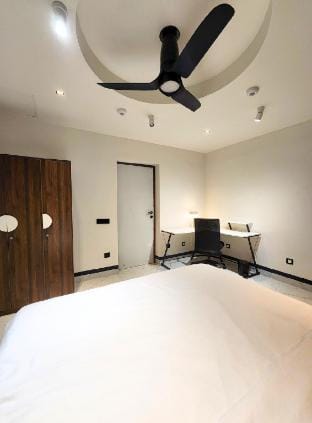 Luxury Stylish Comfort near Airport, Bus and Train Vacation rental in Chennai