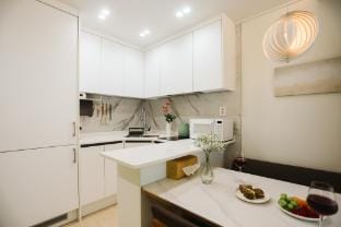 Chic Stay 합정 홍대/ 명동/ 성수/ 공항철도/ 엘베/신축/무료주차 짐보관 Apartment in Seoul