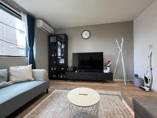 new house 距离难波2站5分钟的车程 | 新筑3层民宿，3个卧室最多可以住8个人 Vacation rental in Osaka