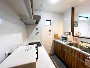 new house 距离难波2站5分钟的车程 | 新筑3层民宿，3个卧室最多可以住8个人 Vacation rental in Osaka