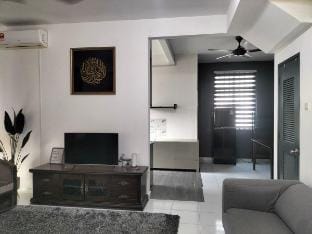 IRIS 31 Wi-fi Corner Lot Legoland, UTM Muslim Only Vacation rental in Johor Bahru