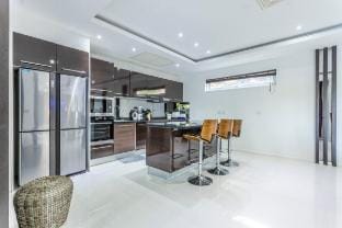 *Andaman Breeze | 4BR Hilltop Ocean Glimpse V179 Villa in Chalong