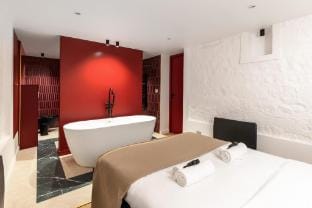 Duplex Luxueux avec billard et baignoire Apartment in Paris