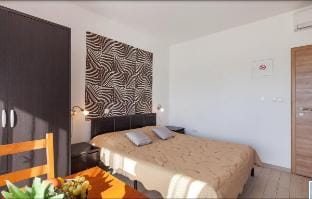 Studio Apartment-Sea View,Balcony & Kitchen 02F #4 Apartment in Okrug Gornji