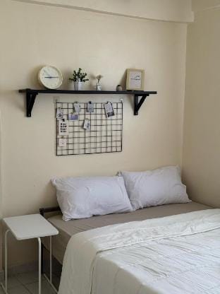Entire Unit/ 5Pax /Town Area/17 minutes to Airport Vacation rental in George Town