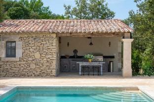 Elegant Luberon Villa with Garden  Private Pool in Provence Villa in Bonnieux
