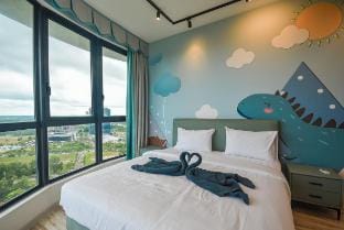Castle Slide Playground & Ball Pool @ Macrolink Vacation rental in Johor