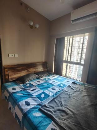 Premium 1bhk furnished flat 22nd floor with Fridge Apartment in Thane