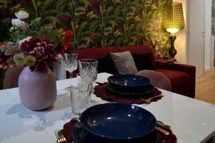 Peony House - 10 min Duomo Apartment in Milan