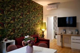 Peony House - 10 min Duomo Apartment in Milan