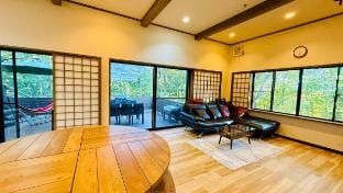 森の静寂と天然温泉で癒される ｜BBQ・ ゴルフ・遊園地・ファミリー向け Villa in Japan